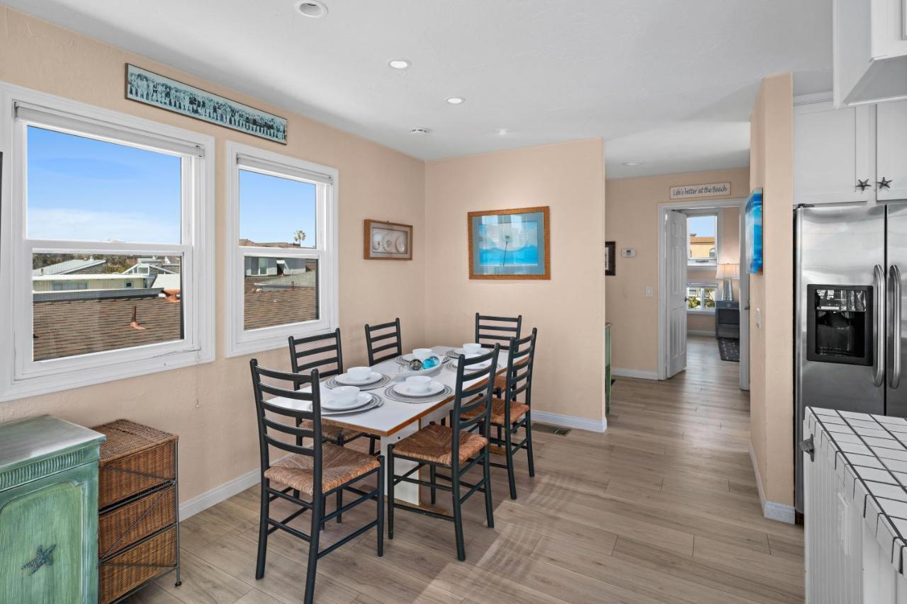 Bay View Paradise - Rooftop Deck, Off-street Parking, King Suite, Washerdryer & Bay Views! Casa de férias