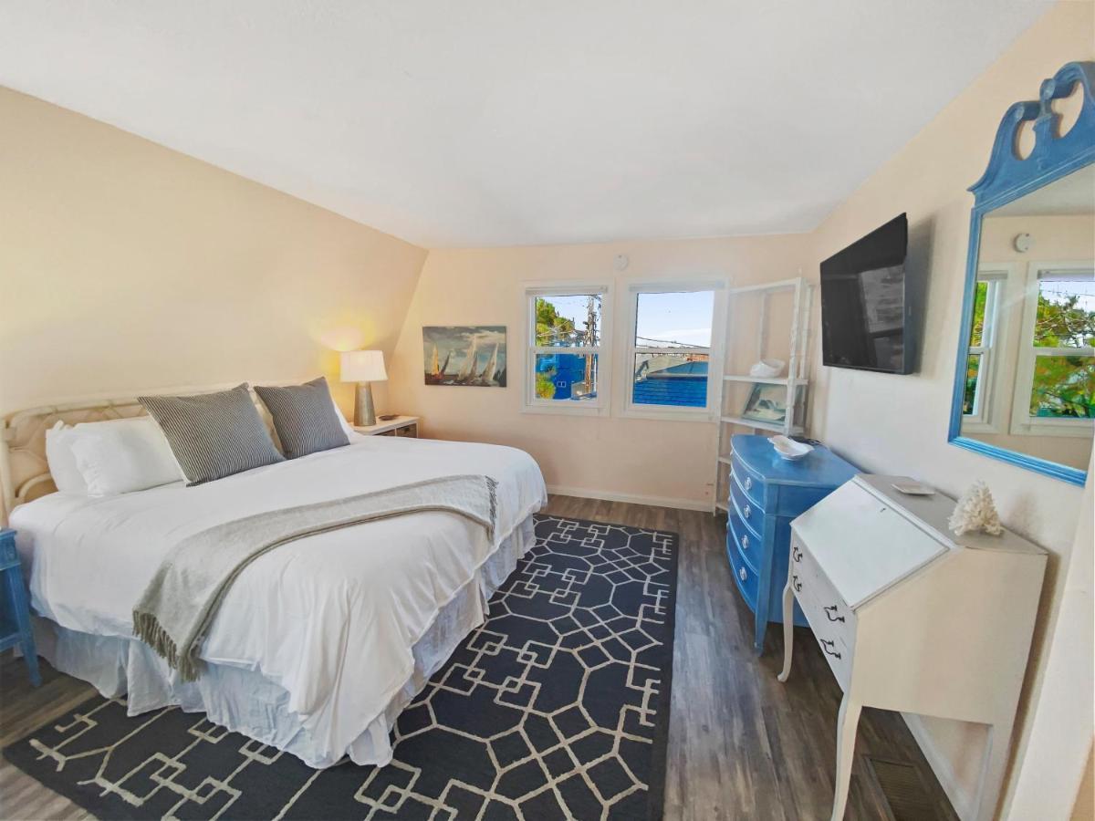 Bay View Paradise - Rooftop Deck, Off-street Parking, King Suite, Washerdryer & Bay Views! *