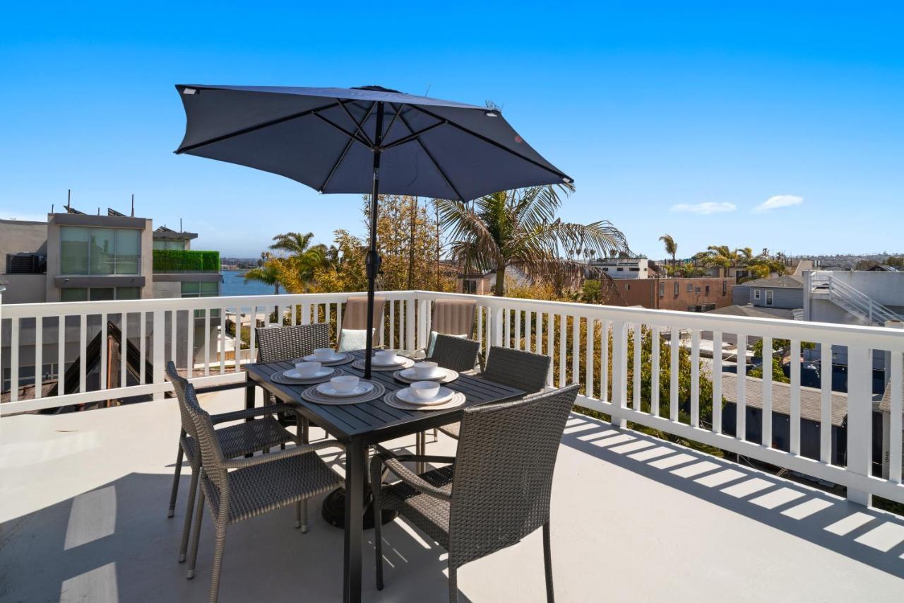 Bay View Paradise - Rooftop Deck, Off-street Parking, King Suite, Washerdryer & Bay Views! Casa de férias San Diego