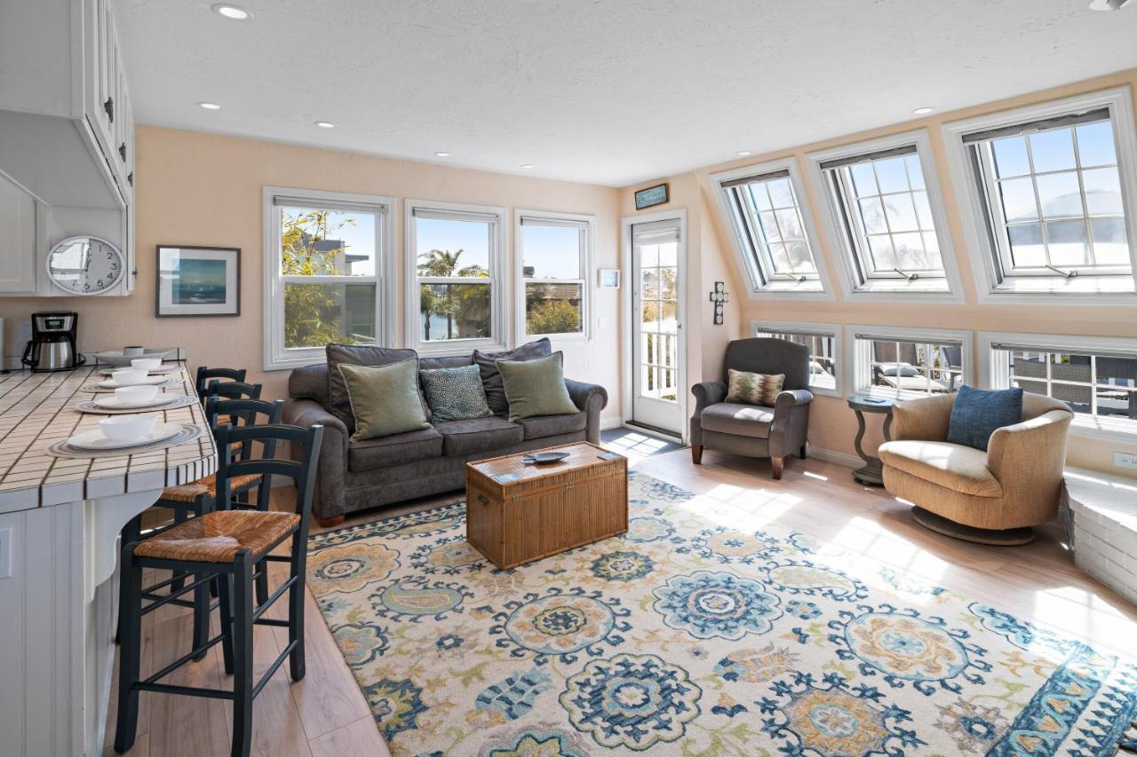 Bay View Paradise - Rooftop Deck, Off-street Parking, King Suite, Washerdryer & Bay Views! Casa de férias San Diego