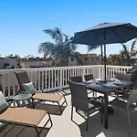 Bay View Paradise - Rooftop Deck, Off-Street Parking, King Suite, Washerdryer & Bay Views!