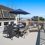Bay View Paradise - Rooftop Deck, Off-Street Parking, King Suite, Washerdryer & Bay Views!