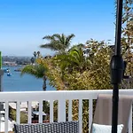 Bay View Paradise - Rooftop Deck, Off-Street Parking, King Suite, Washerdryer & Bay Views!