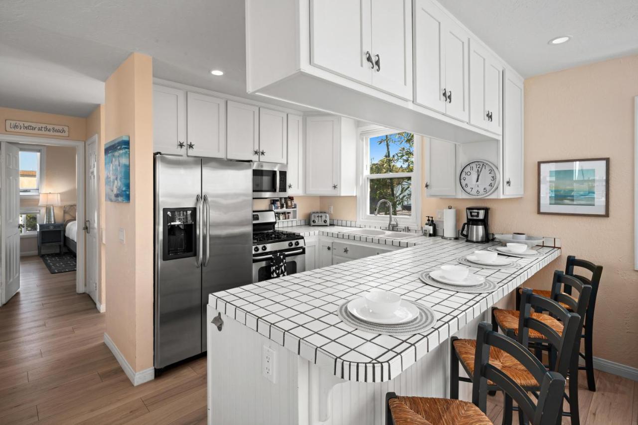 Holiday home Bay View Paradise - Rooftop Deck, Off-street Parking, King Suite, Washerdryer & Bay Views!