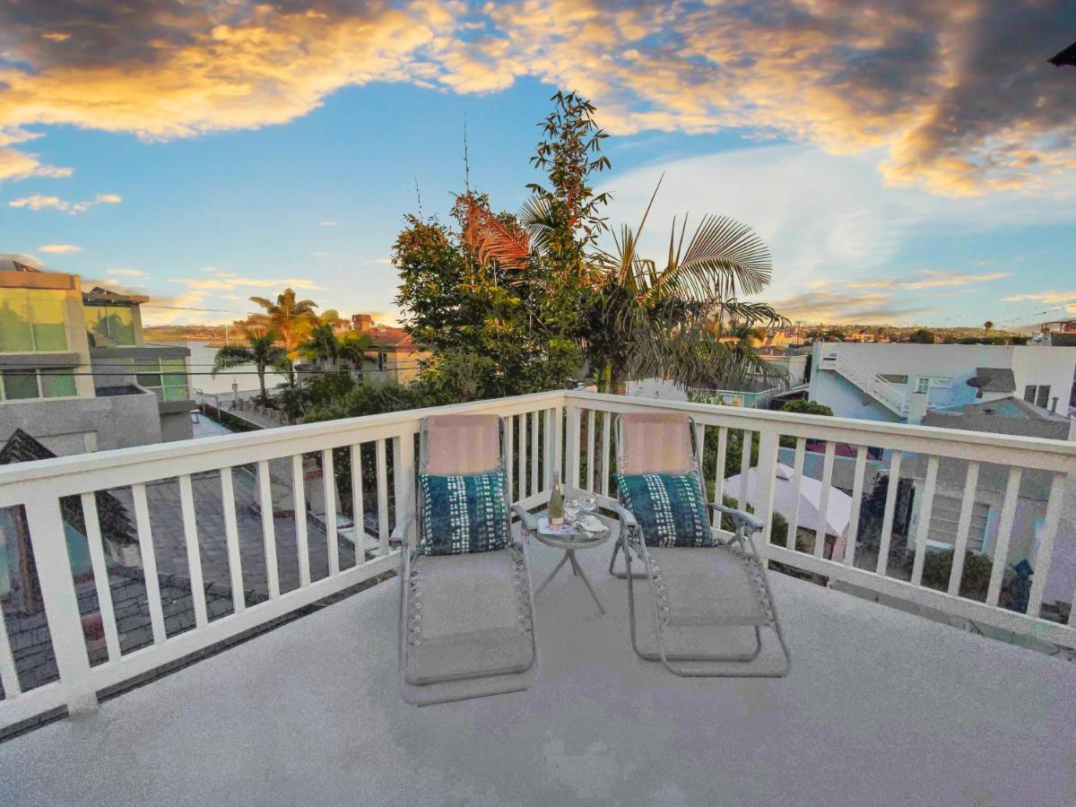 Holiday home Bay View Paradise - Rooftop Deck, Off-street Parking, King Suite, Washerdryer & Bay Views!